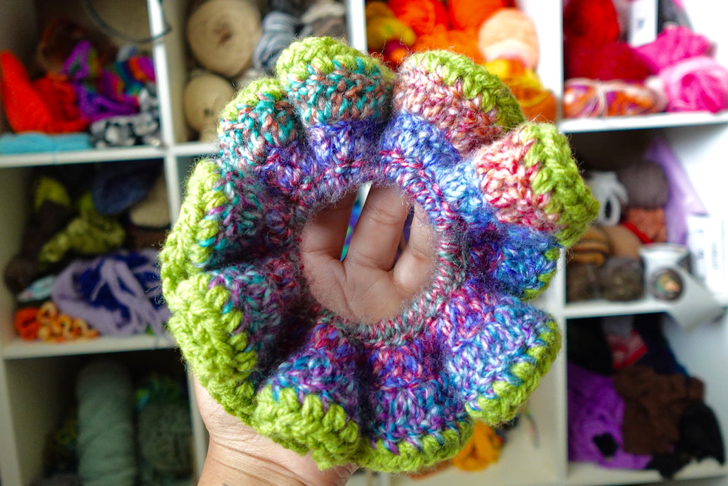 GREENIE BEANIE LOC SCRUNCHIE